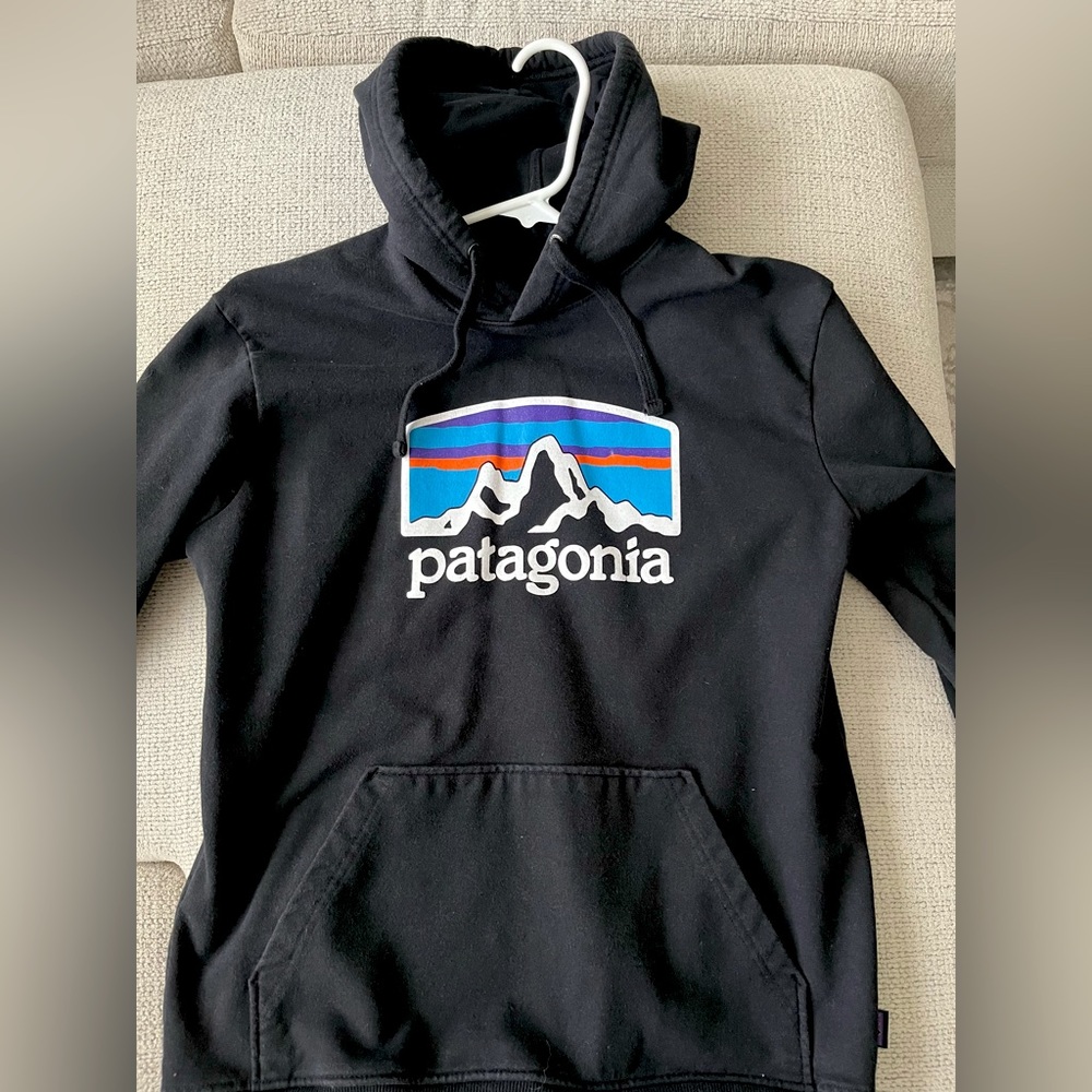 Black Patagonia sweatshirt